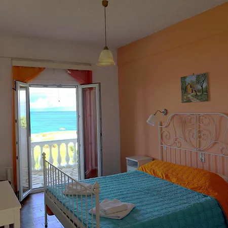 Elli Beach And Studios