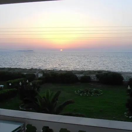 Elli Beach And Studios