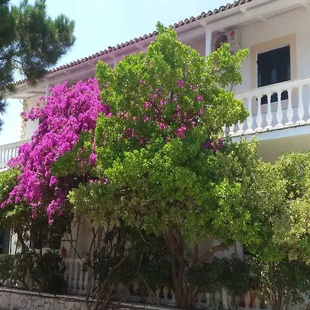 Elli Beach And Studios Apartment *