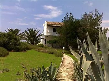 Elli And * Paralía Almirú