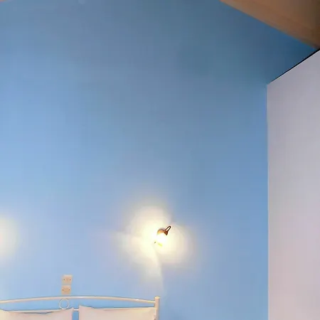 Elli And Apartman